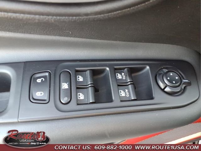 Used 2023 Jeep Renegade Trailhawk AWD/4WD image 28