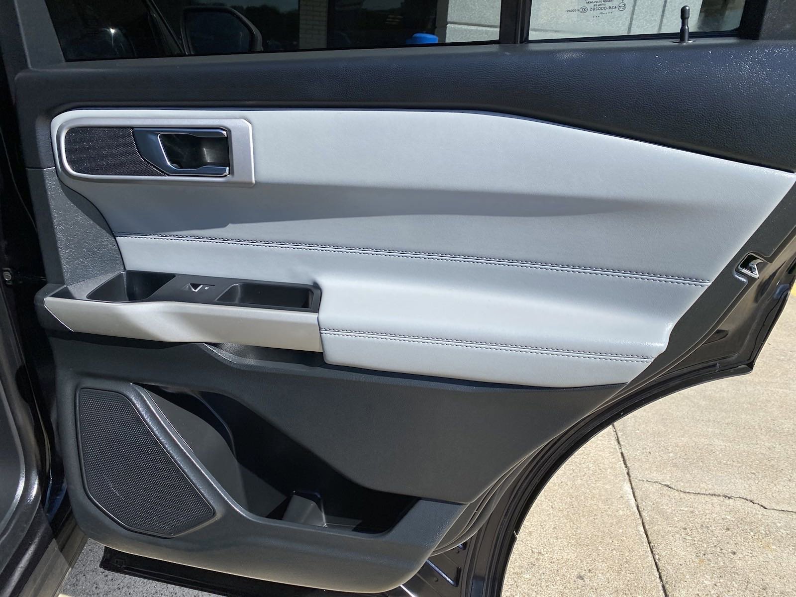 Used 2021 Ford Explorer XLT w/ Equipment Group 202A AWD/4WD image 16