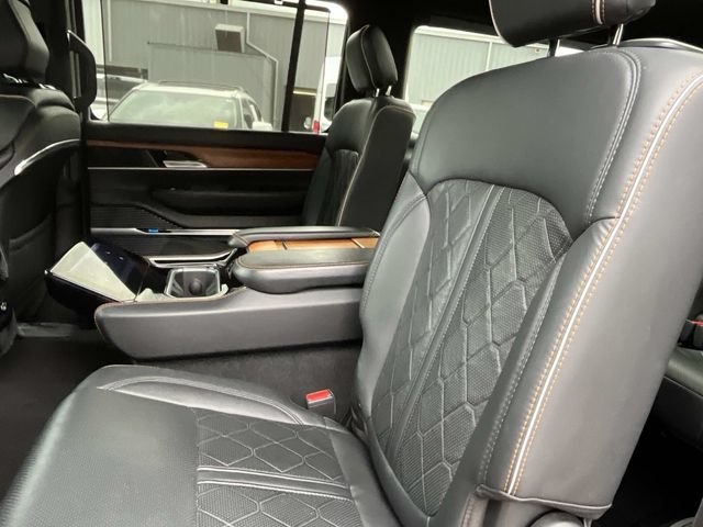 Used 2024 Jeep Grand Wagoneer L Series III AWD/4WD image 26