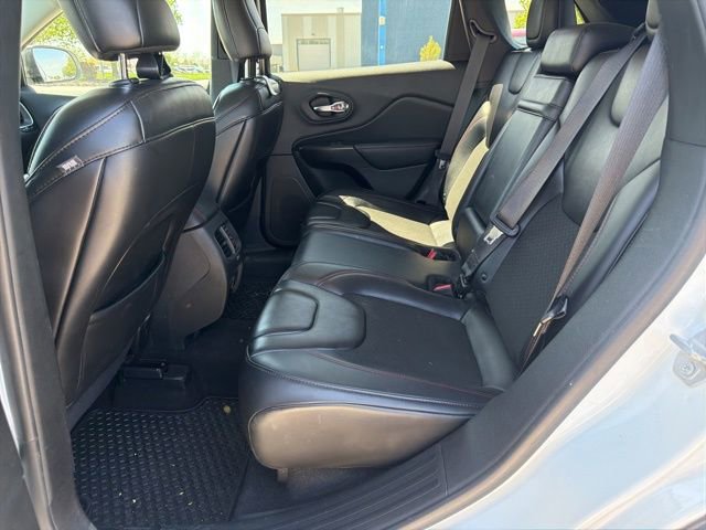 Used 2019 Jeep Cherokee Trailhawk w/ Cold Weather Group image 16