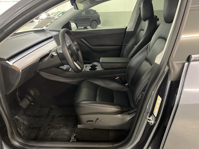 Used 2022 Tesla Model Y Long Range image 16