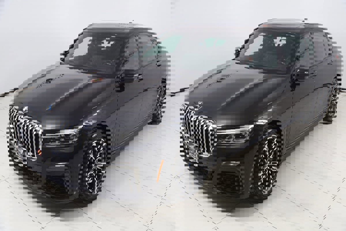 Used 2022 BMW 750i xDrive w/ M Sport Package image 28