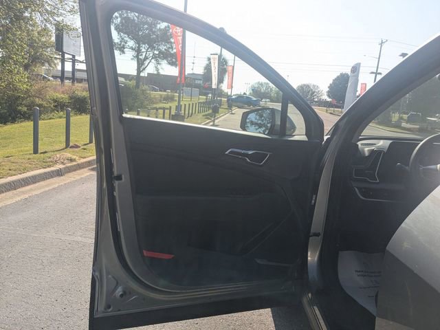 Used 2025 Kia Sportage LX image 10