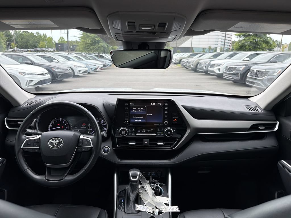 Used 2022 Toyota Highlander XLE FWD image 22