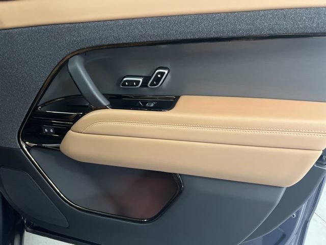 Used 2025 Land Rover Range Rover Sport SE image 20