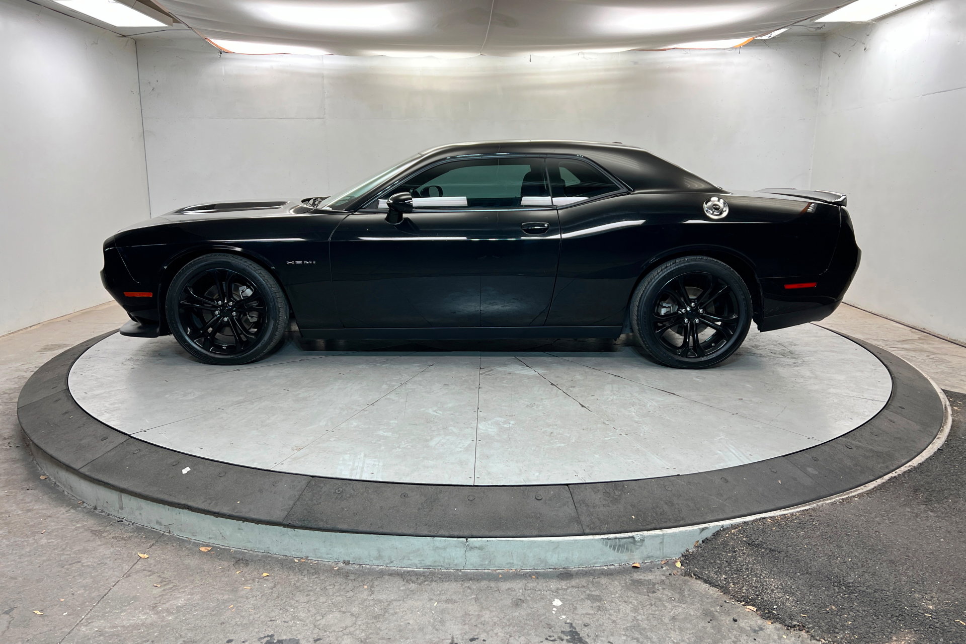 Certified 2022 Dodge Challenger R/T image 2