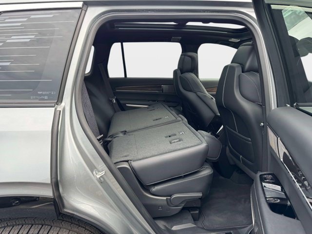 Certified 2026 Cadillac Vistiq Luxury AWD/4WD image 16