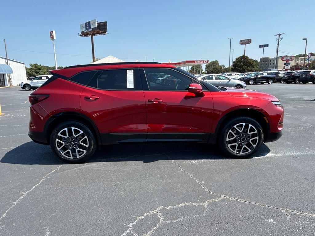 Used 2023 Chevrolet Blazer RS FWD image 2