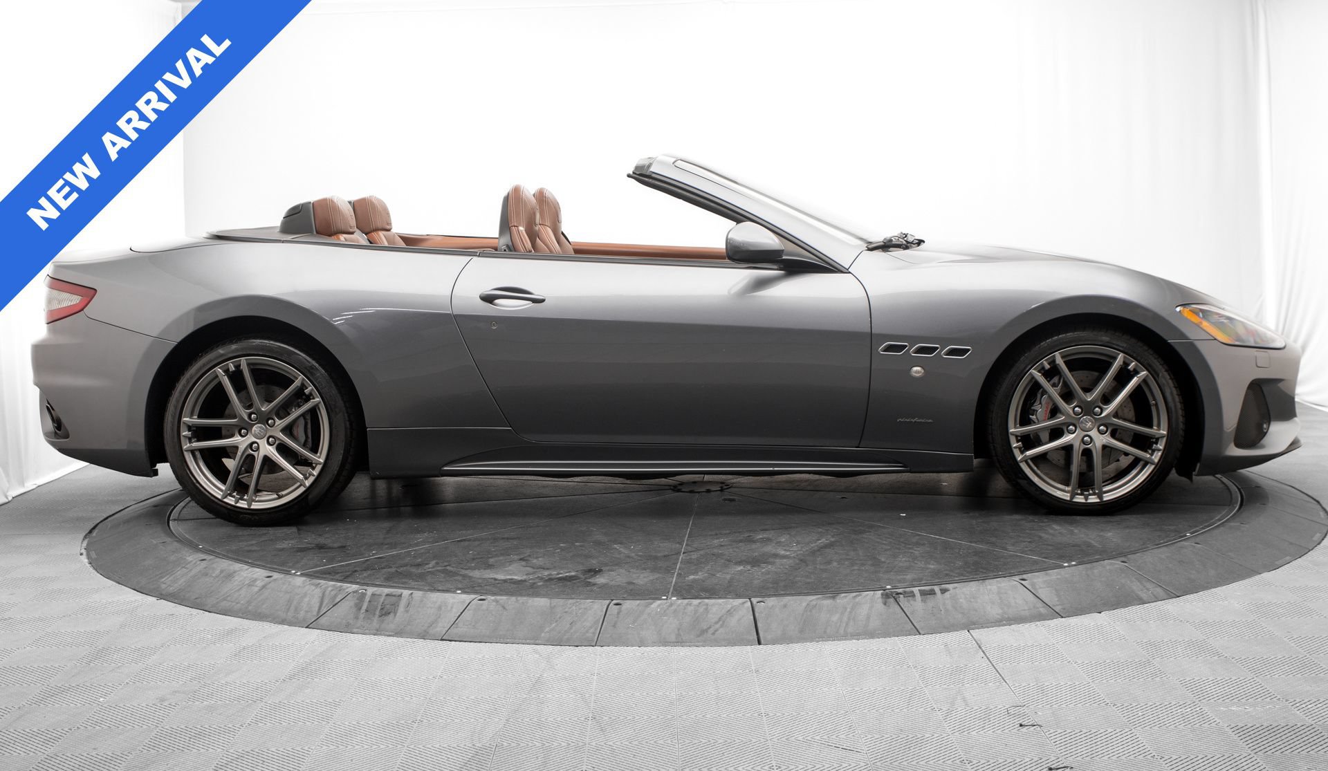 Used 2018 Maserati GranTurismo MC RWD image 2