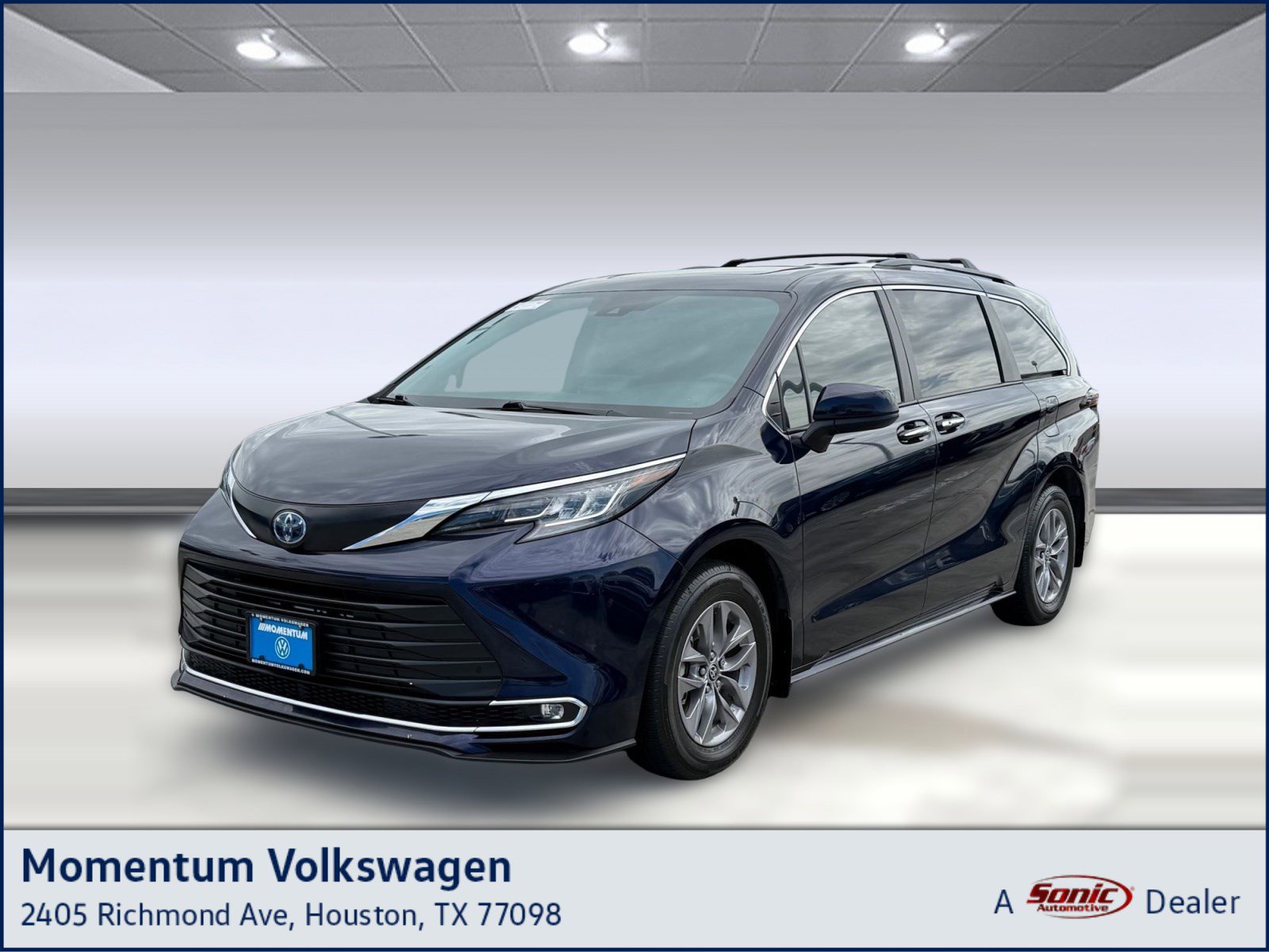 Used 2022 Toyota Sienna XLE FWD image 1