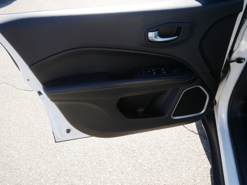 Used 2017 Jeep Compass Latitude w/ Popular Equipment Group image 12