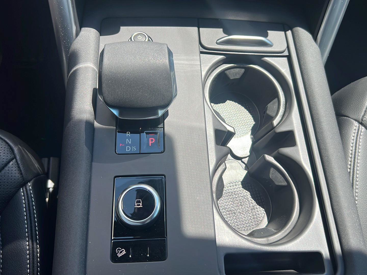 New 2026 Land Rover Discovery S AWD/4WD image 16
