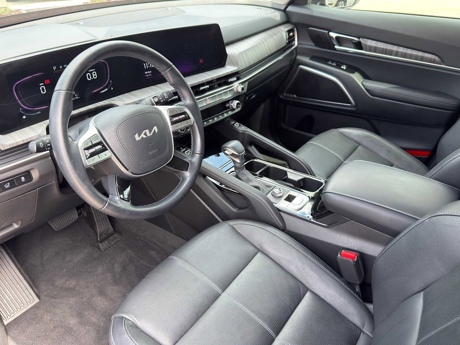 Certified 2024 Kia Telluride EX w/ EX Captain's Chair Package image 8