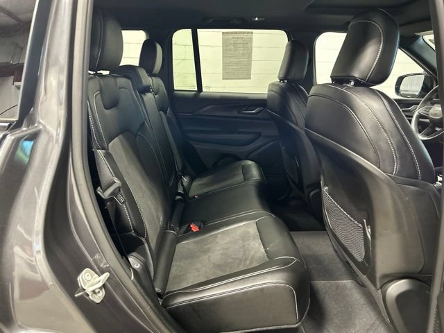 Used 2023 Jeep Grand Cherokee Altitude AWD/4WD image 18
