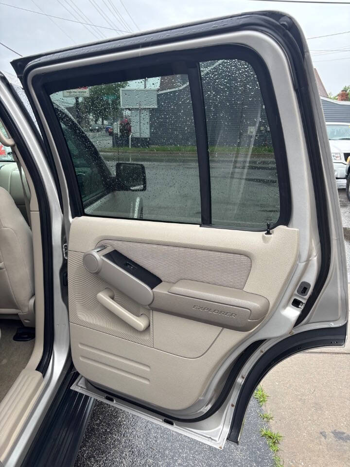 Used 2007 Ford Explorer XLT AWD/4WD image 19