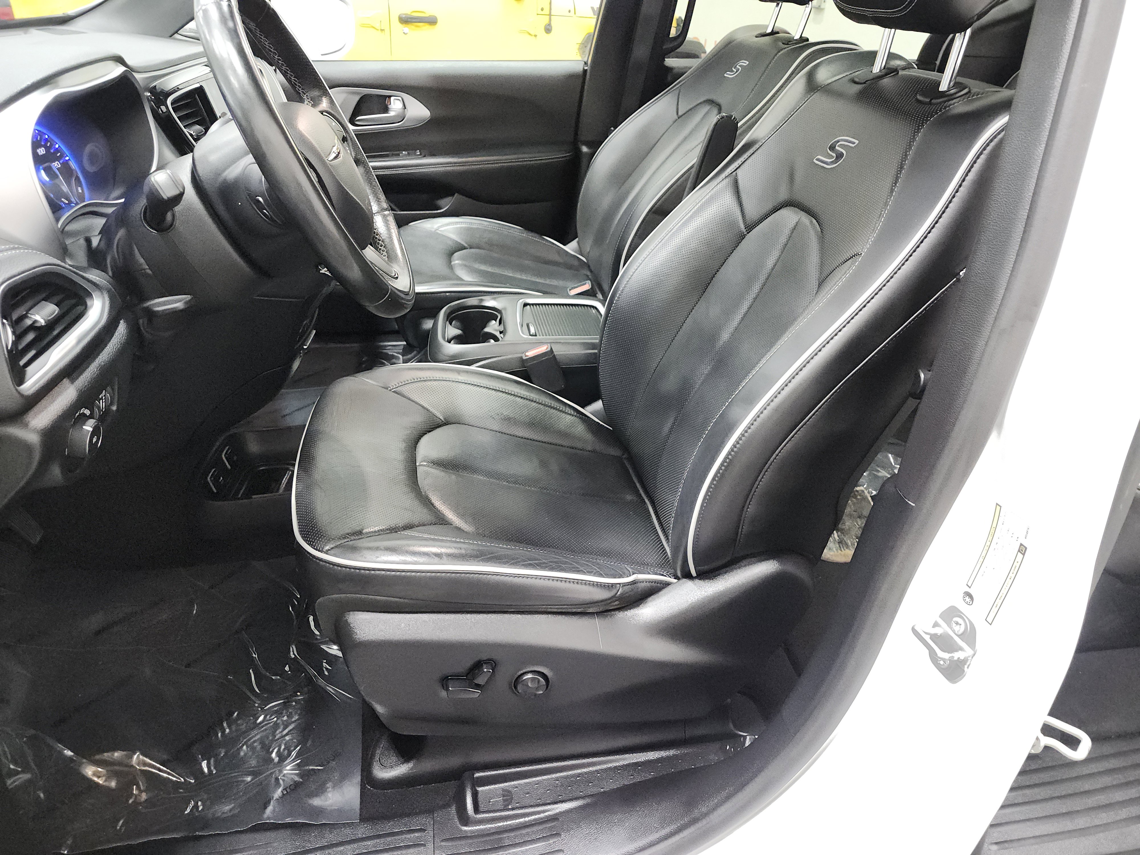 Used 2019 Chrysler Pacifica Limited w/ Advanced Safetytec Group image 23