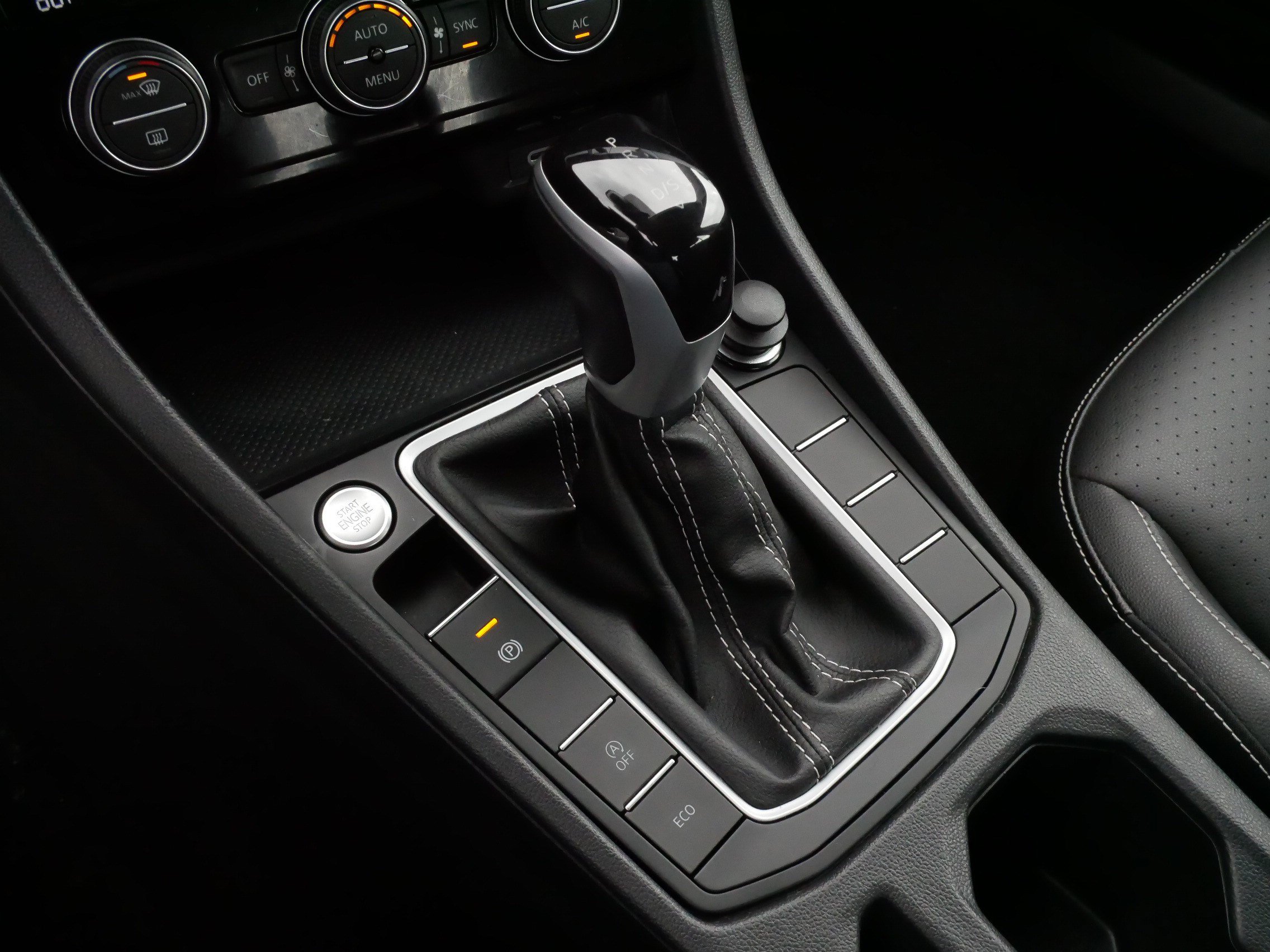 Certified 2024 Volkswagen Jetta SE FWD image 24
