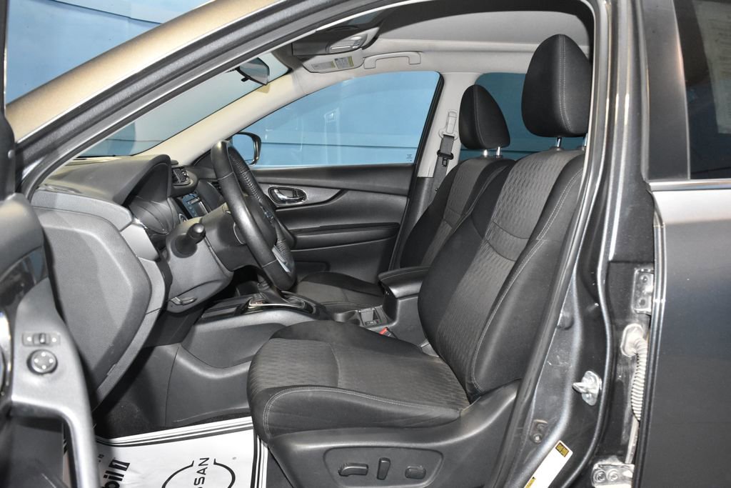 Used 2019 Nissan Rogue SV w/ Premium Package image 7