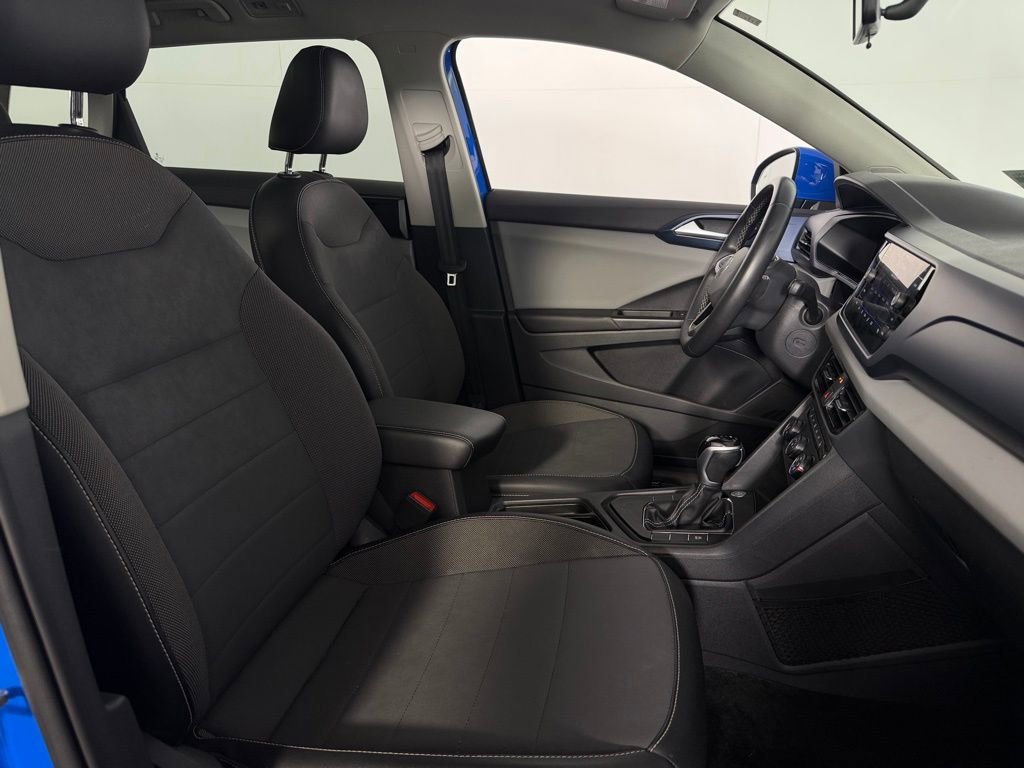 Used 2022 Volkswagen Taos SE w/ Panoramic Sunroof Package FWD image 31