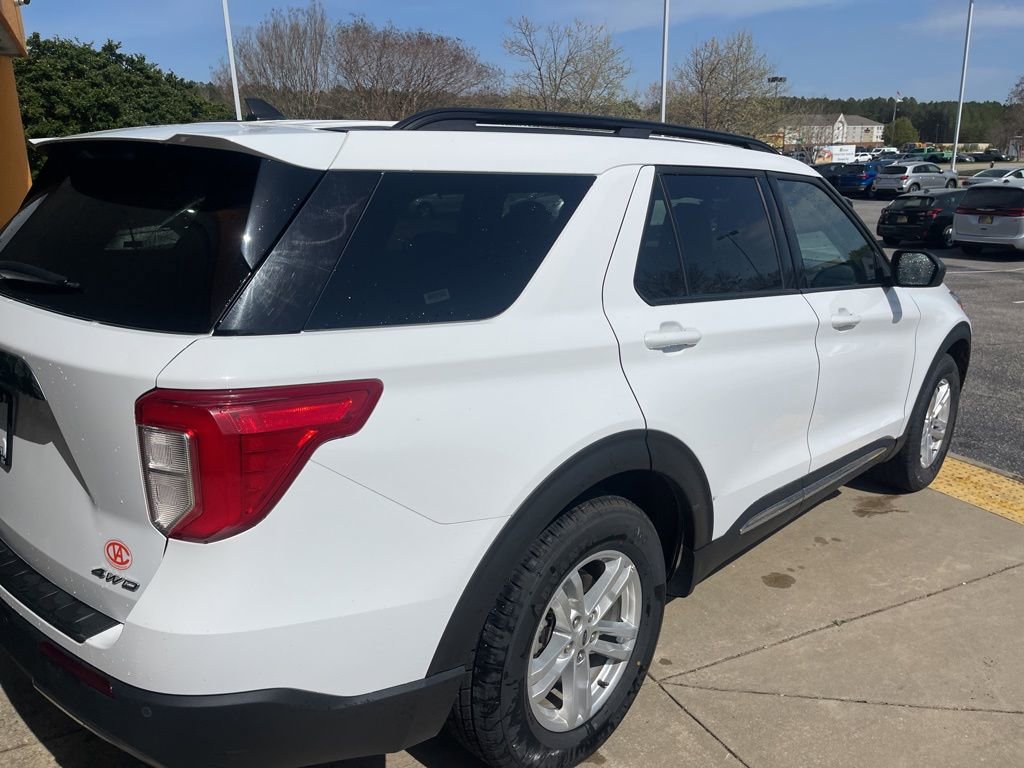 Used 2023 Ford Explorer XLT w/ Equipment Group 202A AWD/4WD image 4