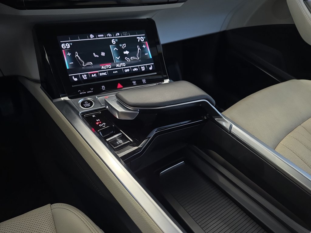 Certified 2024 Audi Q8 e-tron Premium Plus w/ Premium Plus Package AWD/4WD image 28