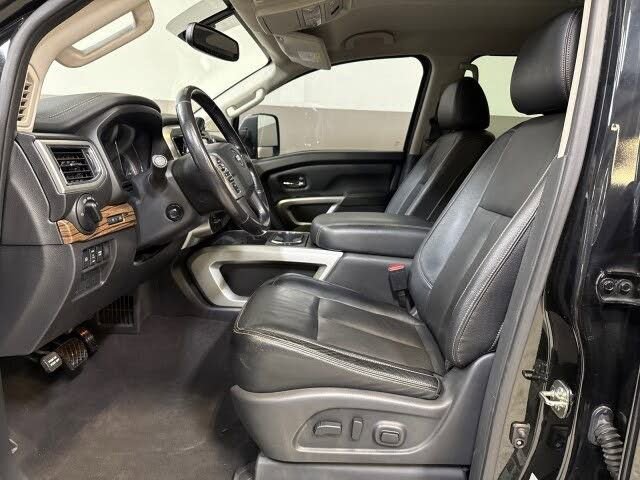 Used 2018 Nissan Titan SL w/ Chrome Package AWD/4WD image 13