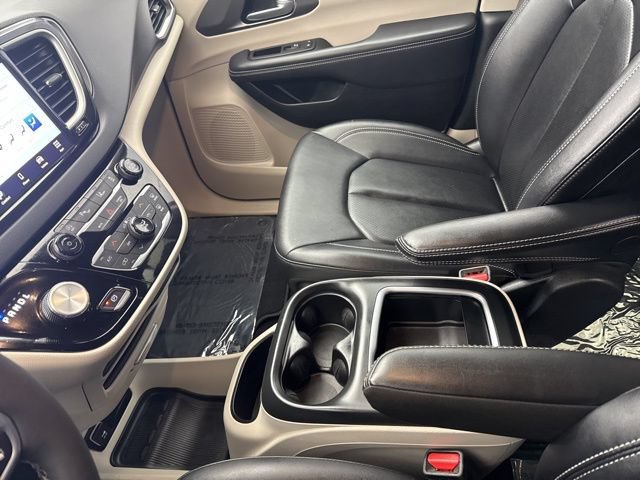 Used 2024 Chrysler Pacifica Touring-L FWD image 28
