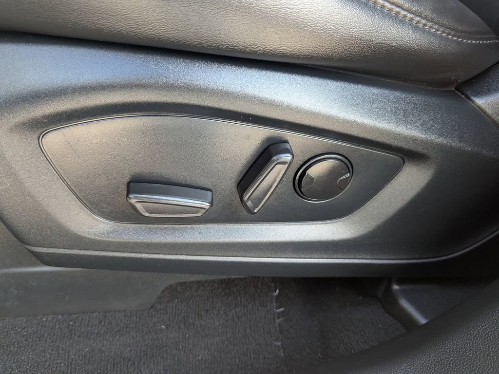 Used 2024 Ford Explorer XLT w/ Equipment Group 202A image 18