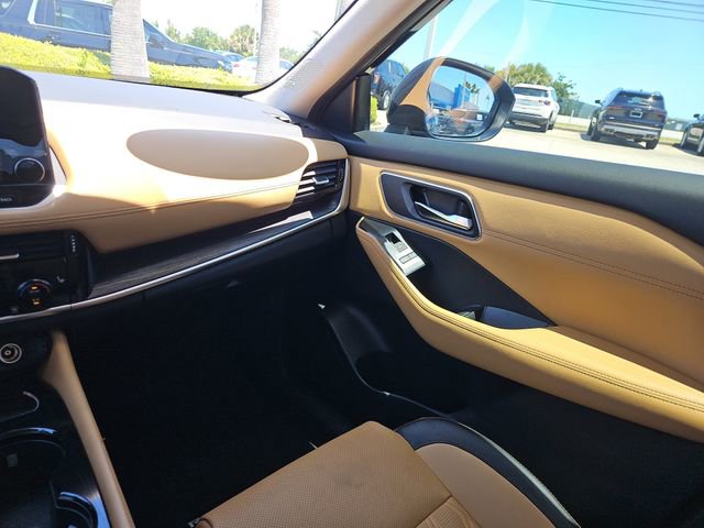 Used 2023 Nissan Rogue Platinum FWD image 11