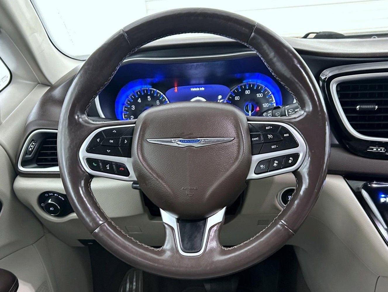 Used 2020 Chrysler Pacifica Touring-L Plus FWD image 11