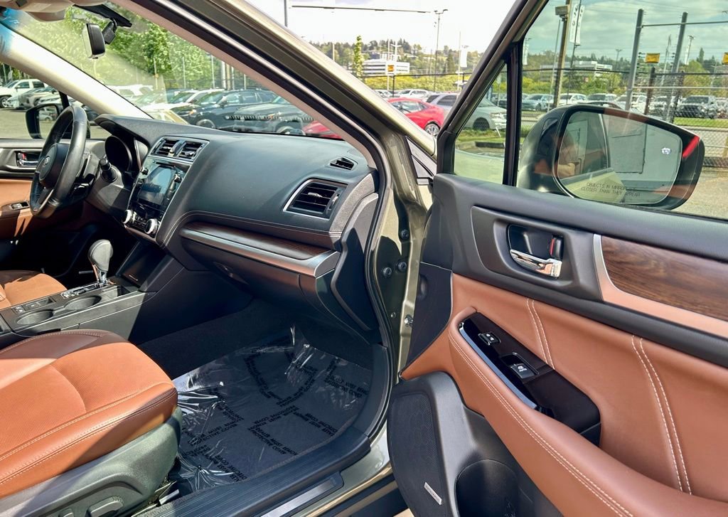 Used 2018 Subaru Outback 3.6R Touring AWD/4WD image 14