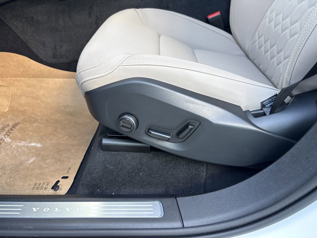 New 2026 Volvo XC90 T8 Plus image 6
