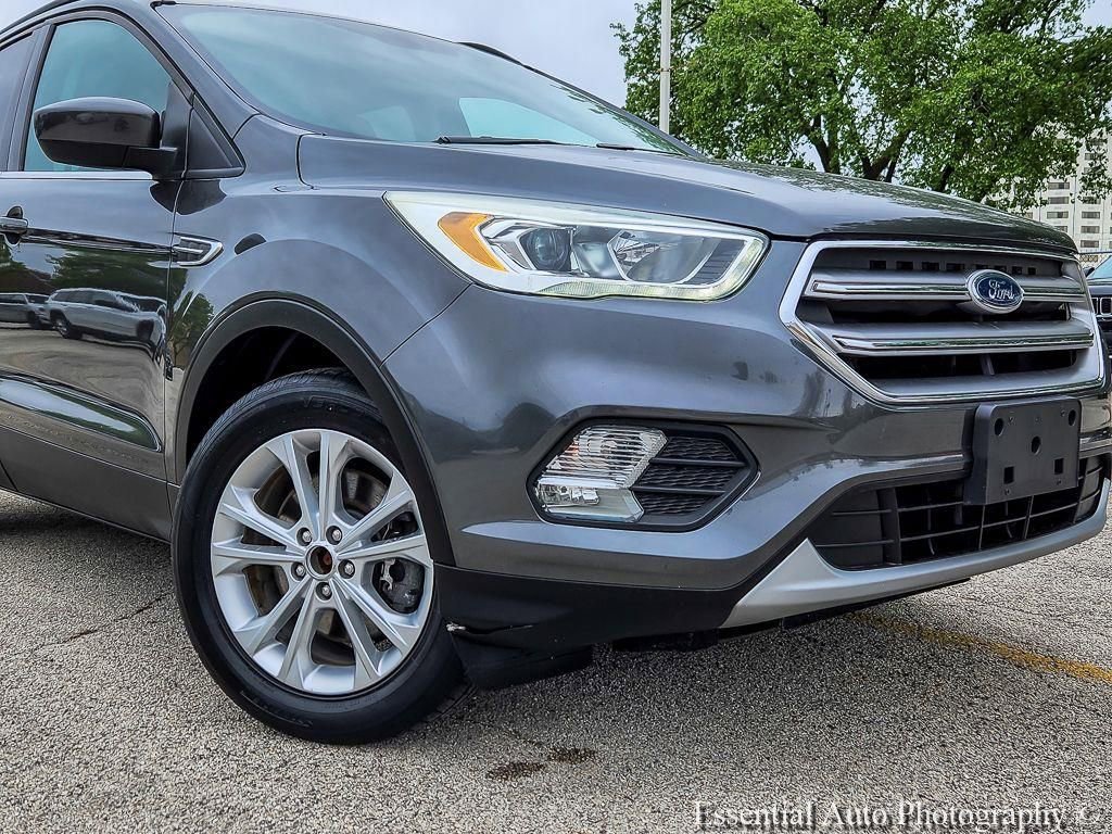 Used 2017 Ford Escape SE w/ Equipment Group 201A AWD/4WD image 4