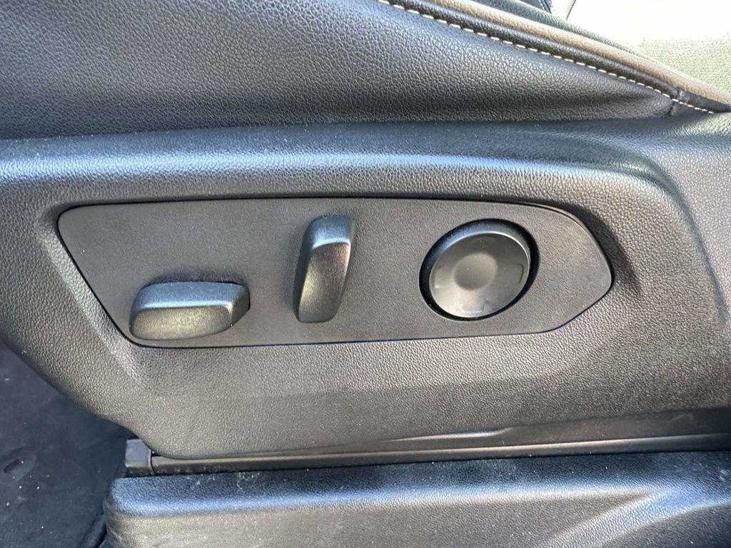 Used 2024 GMC Yukon SLT image 23