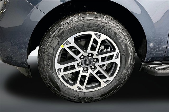 New 2026 Ford Expedition Active image 13