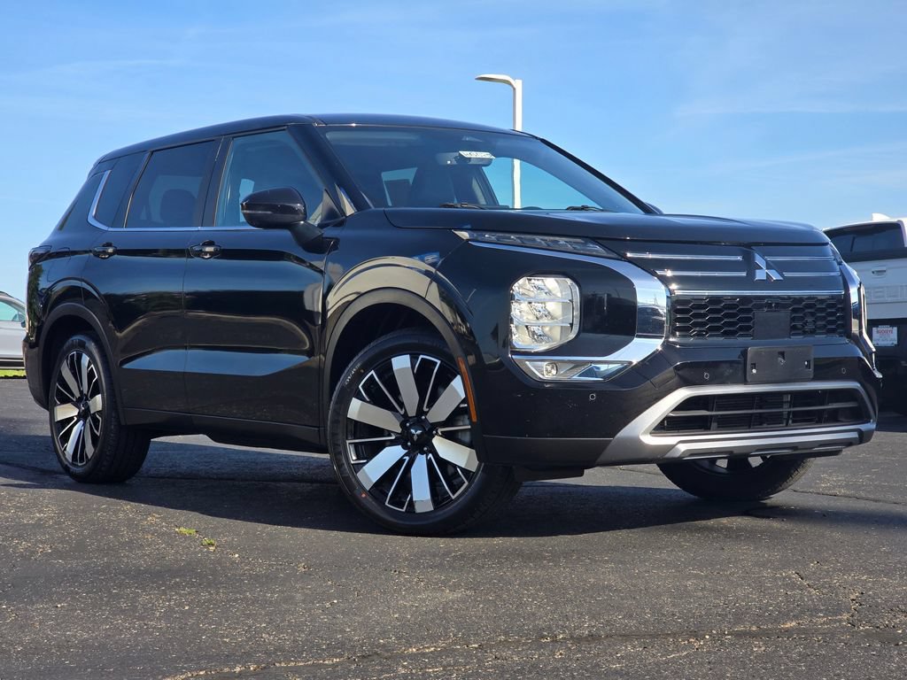 Used 2025 Mitsubishi Outlander SE AWD/4WD image 2