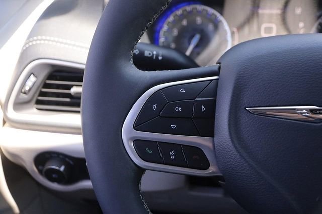 Used 2023 Chrysler Pacifica Touring-L w/ Uconnect Theater Family Group AWD/4WD image 13