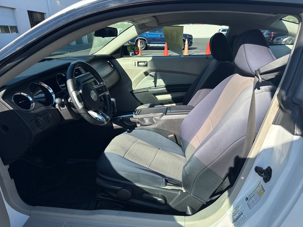 Used 2010 Ford Mustang Premium RWD image 12