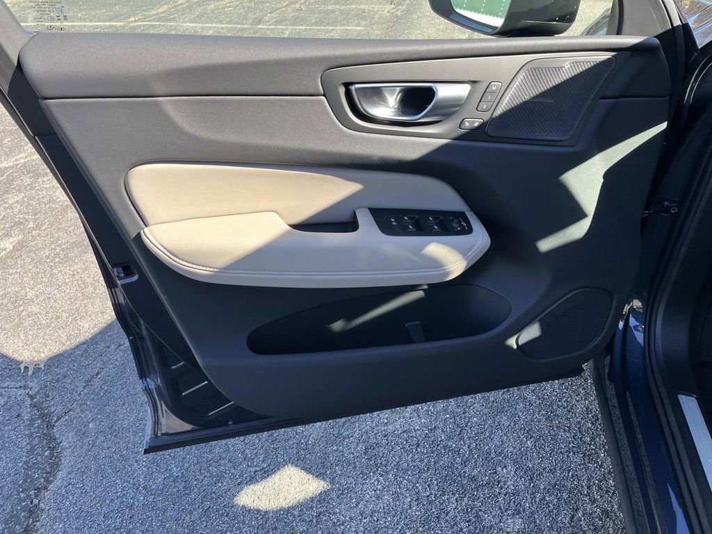 New 2026 Volvo XC60 B5 Plus w/ Climate Package image 20