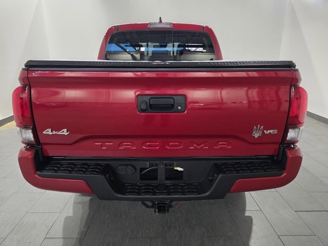 Used 2022 Toyota Tacoma SR5 w/ Technology Package image 4