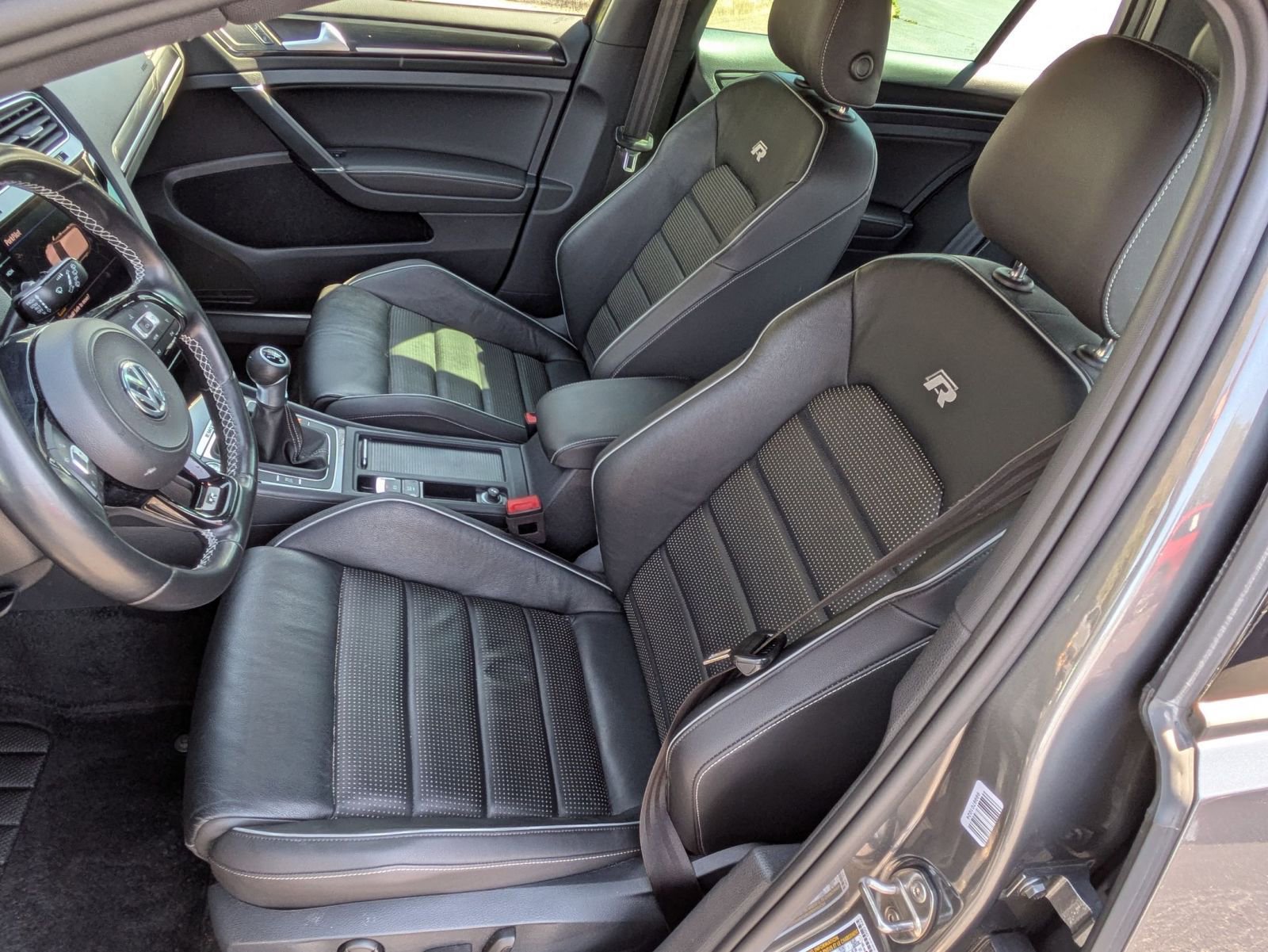 Used 2019 Volkswagen Golf R 4-Door image 18