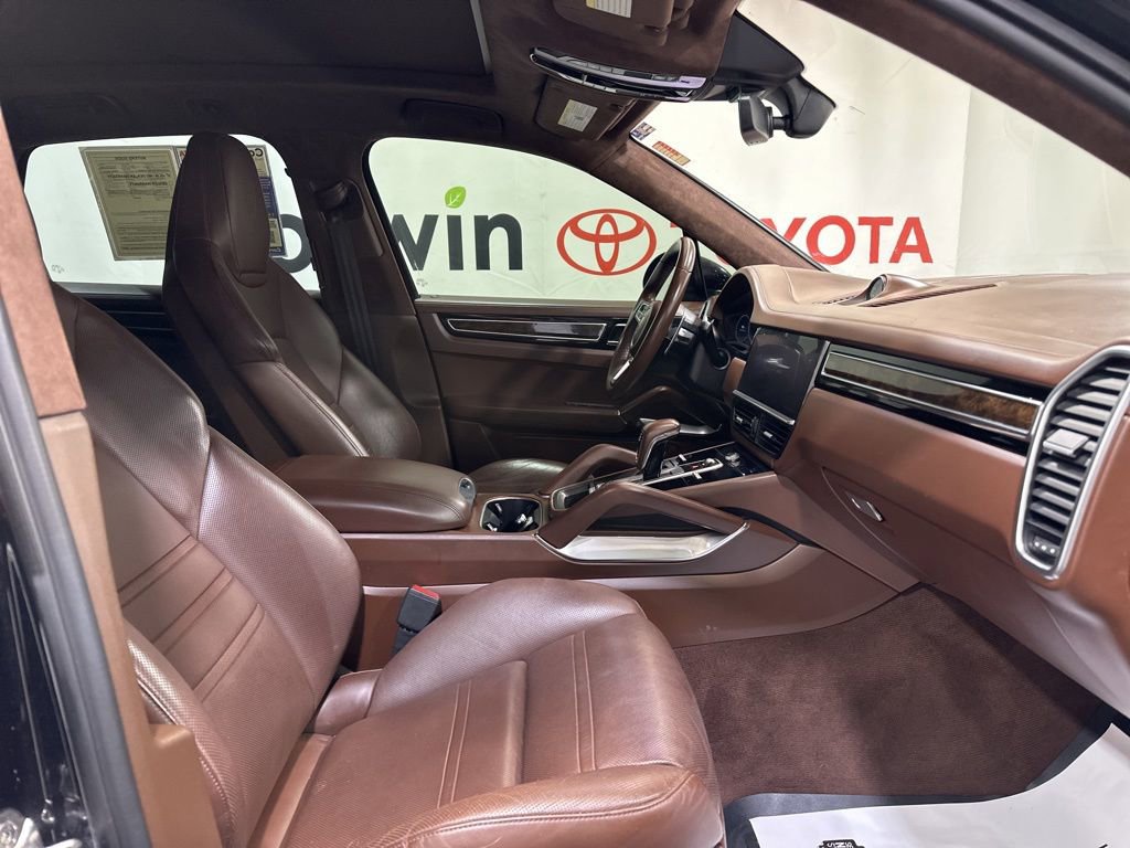 Used 2019 Porsche Cayenne Turbo image 11