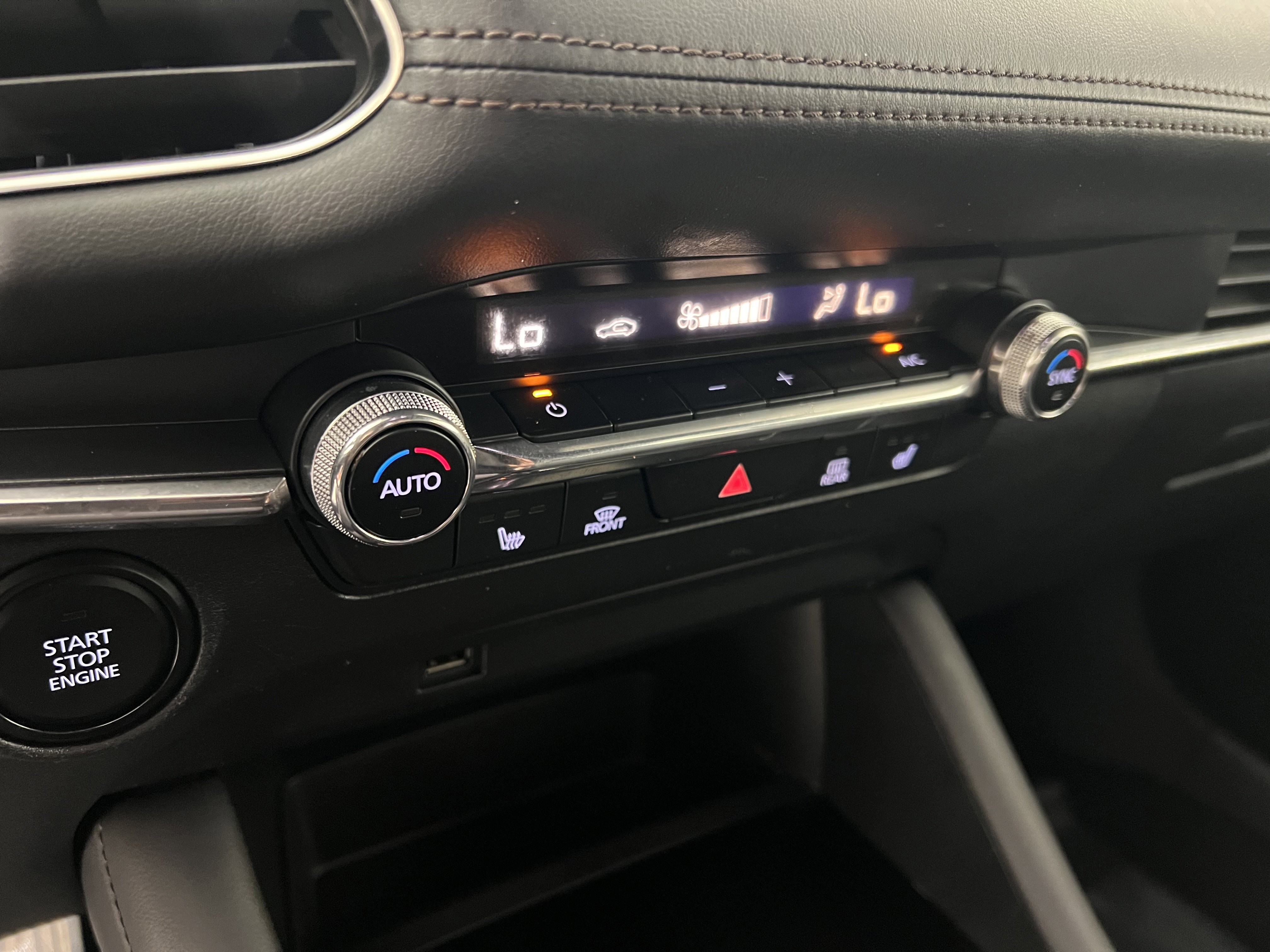 Used 2019 MAZDA MAZDA3 Hatchback w/ Premium Package image 28