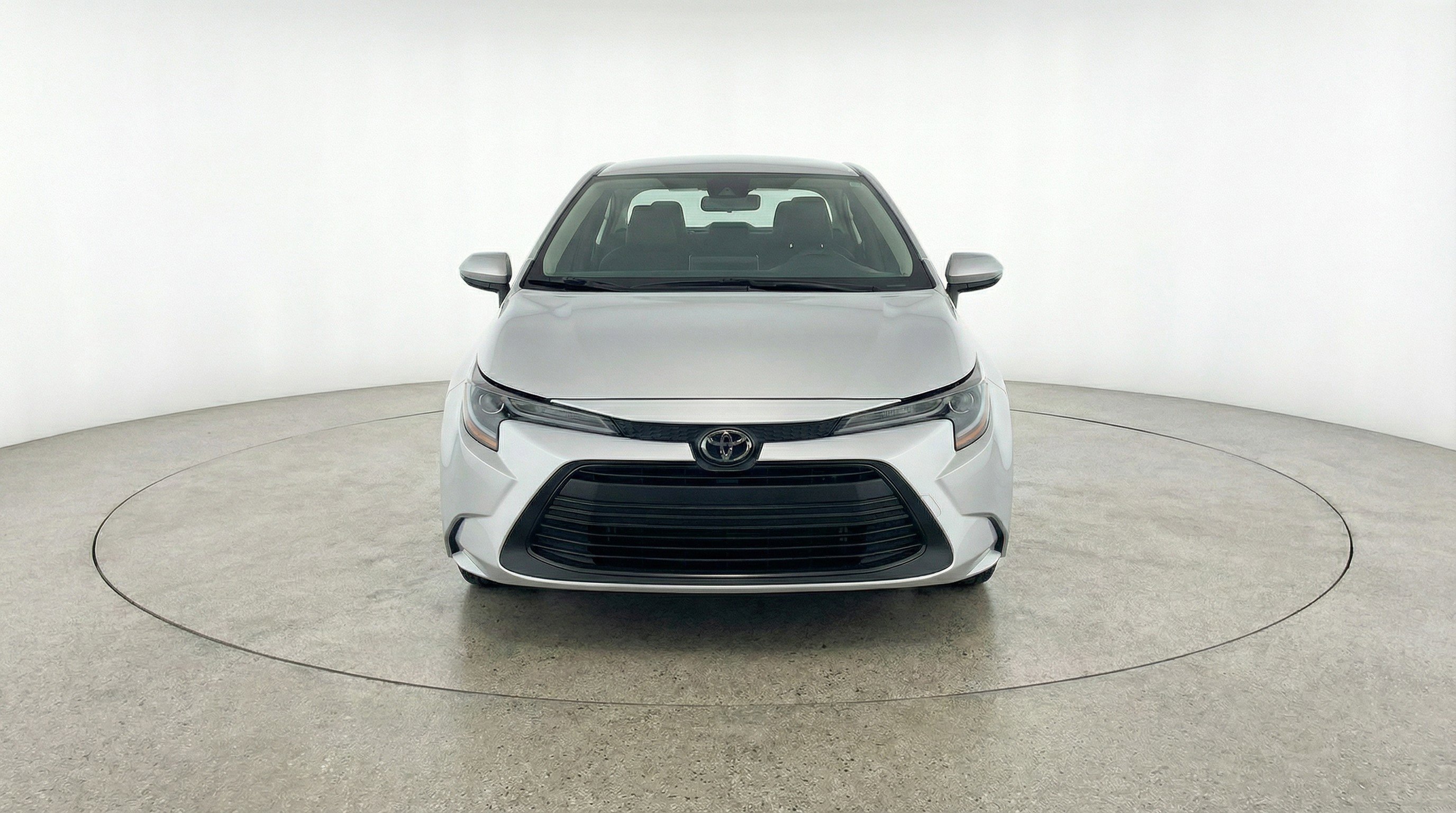 Used 2025 Toyota Corolla LE image 2