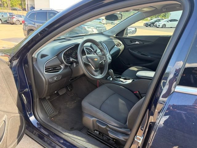 Used 2018 Chevrolet Malibu LS FWD image 2