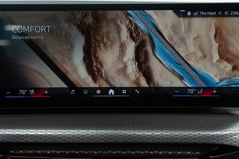 Used 2025 BMW 330i xDrive w/ M-Sport Package image 23