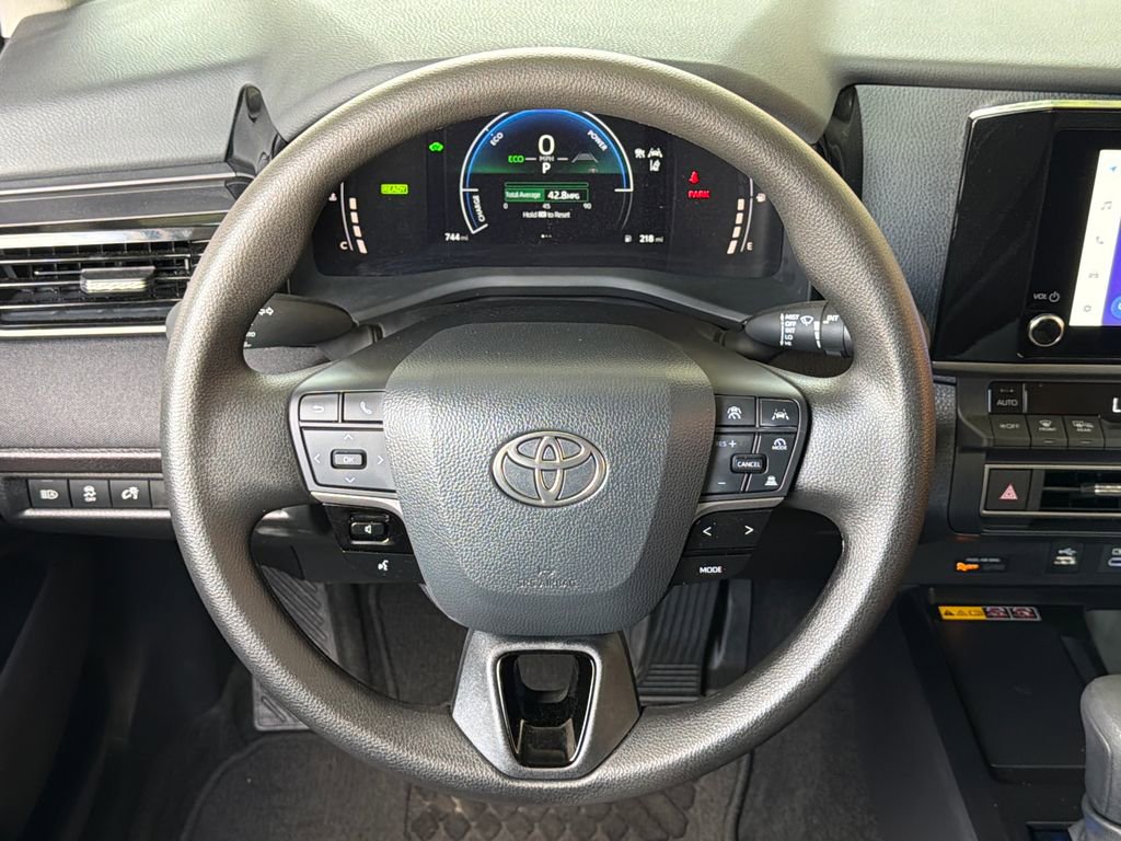 Used 2025 Toyota Camry LE w/ Convenience Package image 4