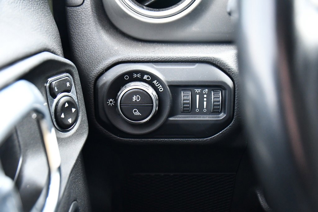 Used 2022 Jeep Gladiator Overland w/ Cold Weather Group image 28