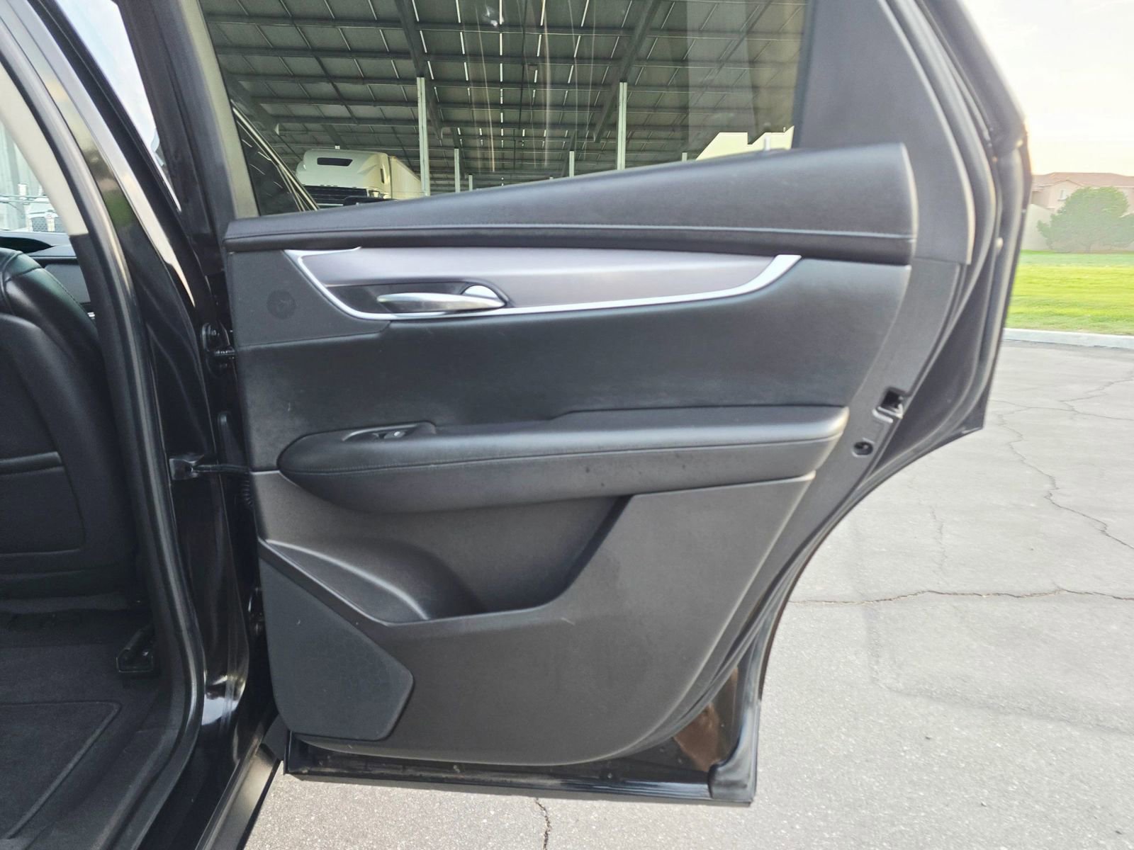 Used 2017 Cadillac XT5 Luxury w/ Driver Awareness Package image 31