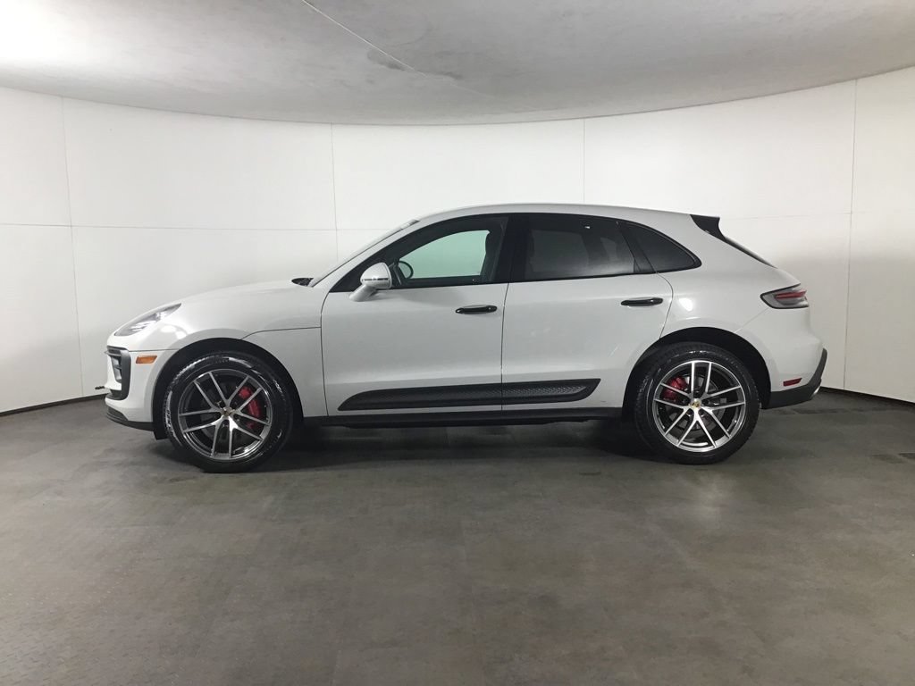 Certified 2023 Porsche Macan S AWD/4WD image 2